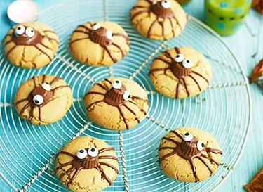 Spooky spider biscuits